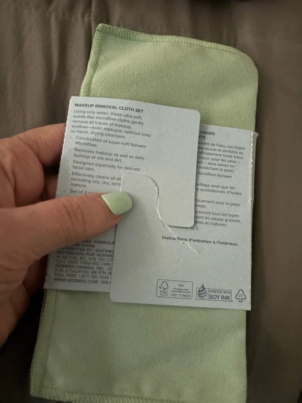 Norwex Face makeup remover cloths, pack of 2, never used but for one which I hav - Picture 2 of 6